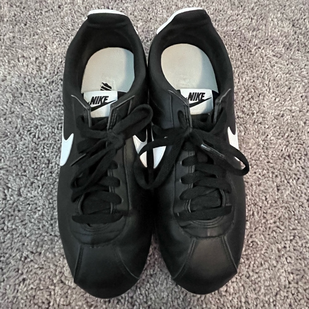 GUC Nike Sneakers - size 9.5